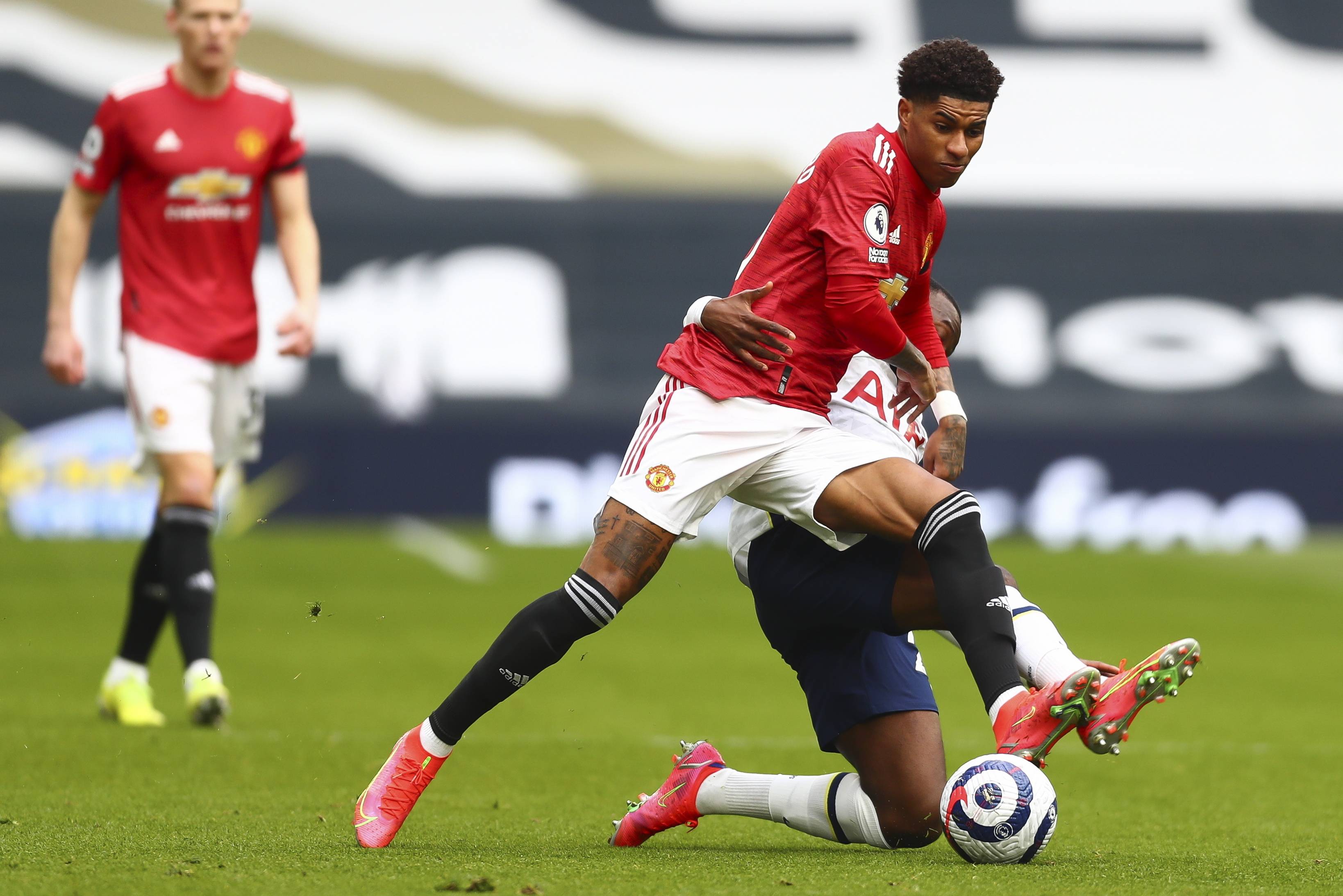 对方中场至 对方中场至